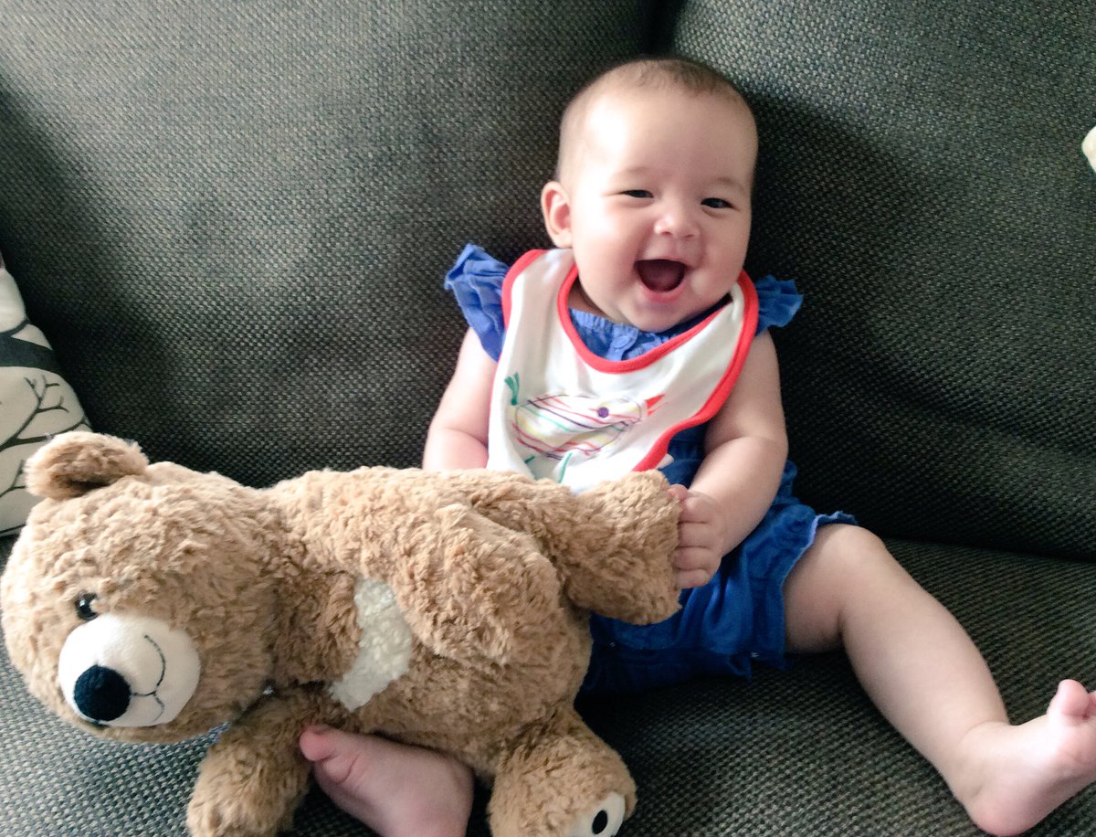 外国人妻と日本人夫家族のシンプルライフ Pa Twitter お兄ちゃんのものをゲットした 2 赤ちゃんライフ シンプルライフ Littlemiss Littlesister