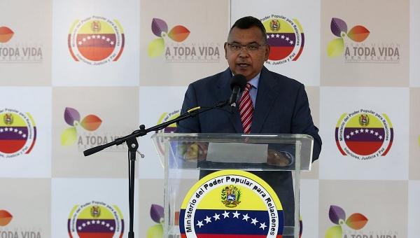 NTN24ve's tweet photo. Prohíben manifestaciones y reuniones públicas en Venezuela previo a la Constituyente https://t.co/pUpuAVhN1T https://t.co/72IFfndhEl