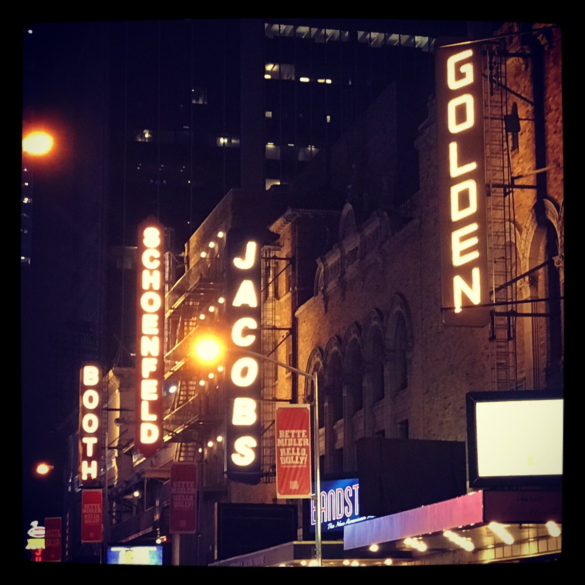BroadwayGirlNYC's tweet photo. Favorite block #45thStreet #NYC https://t.co/FhjWkBdioa
