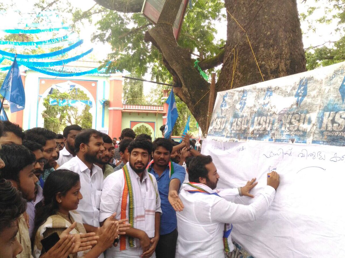 Fairoz_JK's tweet photo. Kickstarted the signature campaign held by Kerala NSUI in Farook College (Calicut) against Fascism. https://t.co/RQgeIkEiUm
