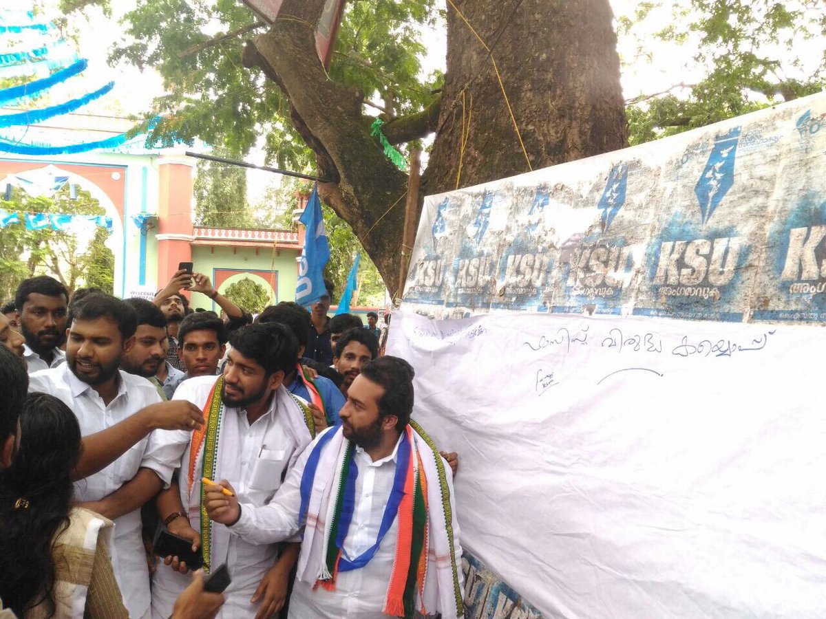 Fairoz_JK's tweet photo. Kickstarted the signature campaign held by Kerala NSUI in Farook College (Calicut) against Fascism. https://t.co/RQgeIkEiUm