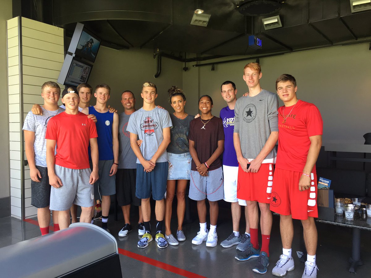 cdanhofbellach's tweet photo. Great afternoon with these boys! #select20in20
#selectred
@TopgolfLasVegas https://t.co/hiduWp6TRv