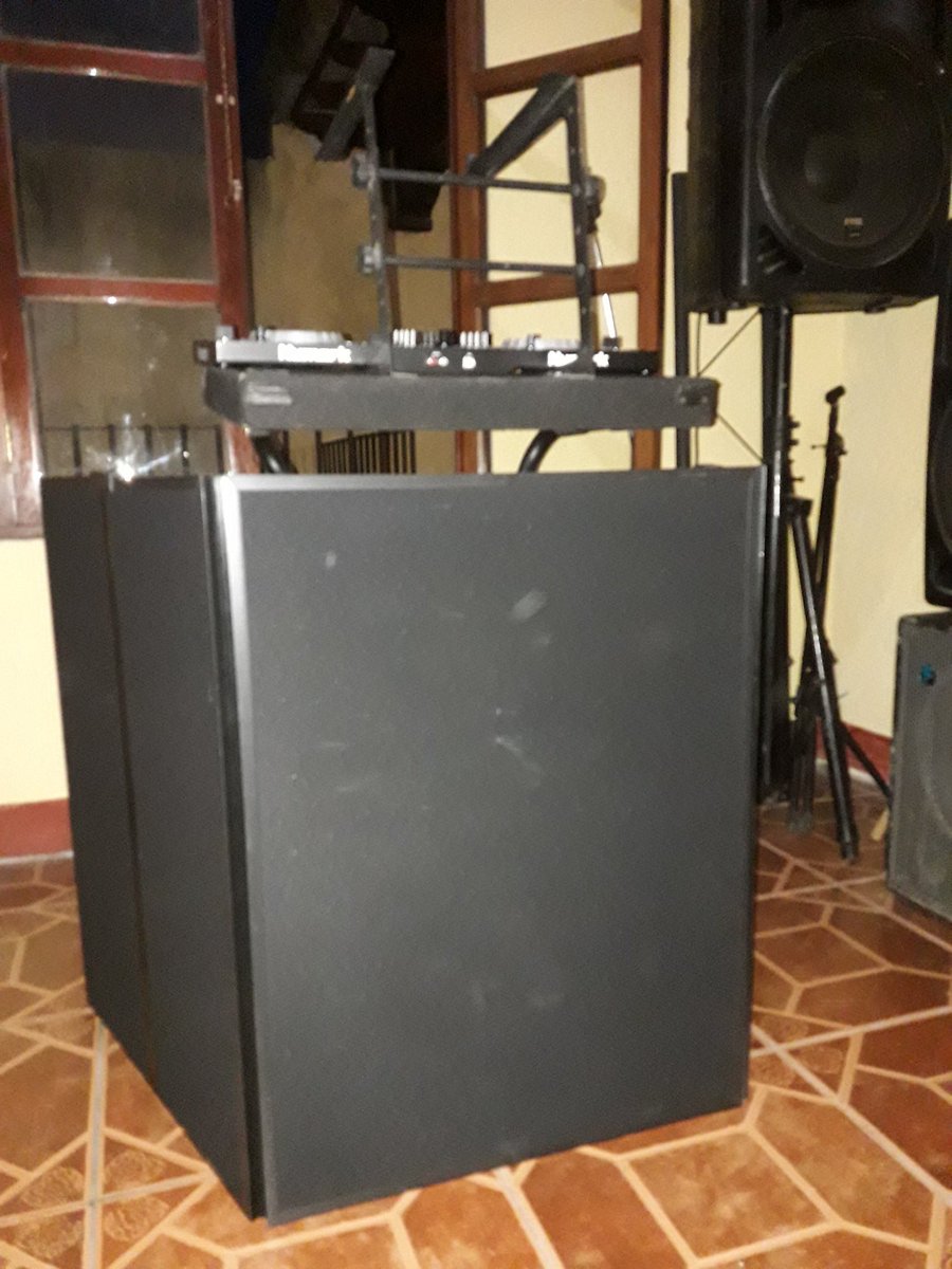 Chulada de Dj Booth completo!!! Importado de <a href="/TiendasMegapaca/">Megapaca</a>