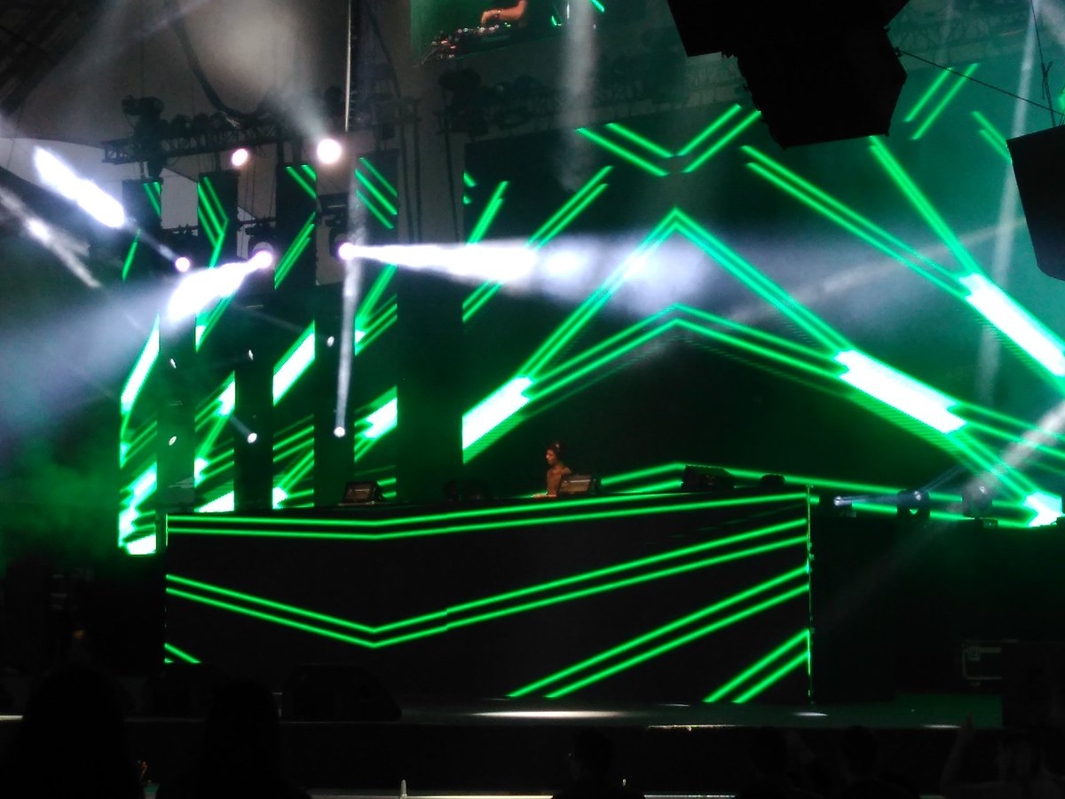 feriafcovilla's tweet photo. Ya inició el Festival de música electrónica #Colorbow ¡No te lo pierdas! 
Ven a la Velaria de la #FENADU17. https://t.co/xkQzEwUZpA