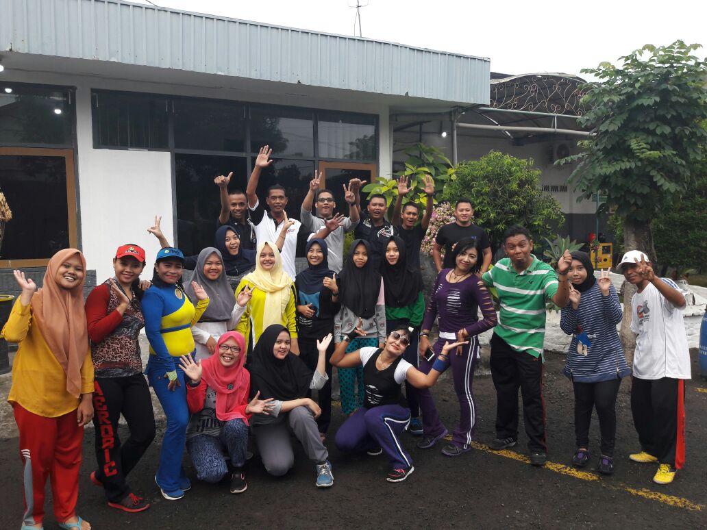 RaniWidi9's tweet photo. 28/7 sta. Mojokerto
Foto bersama setelah senam pagi 😀
Jiwa raga sehat pelayanan prima 💪 https://t.co/aHCUInlmcI