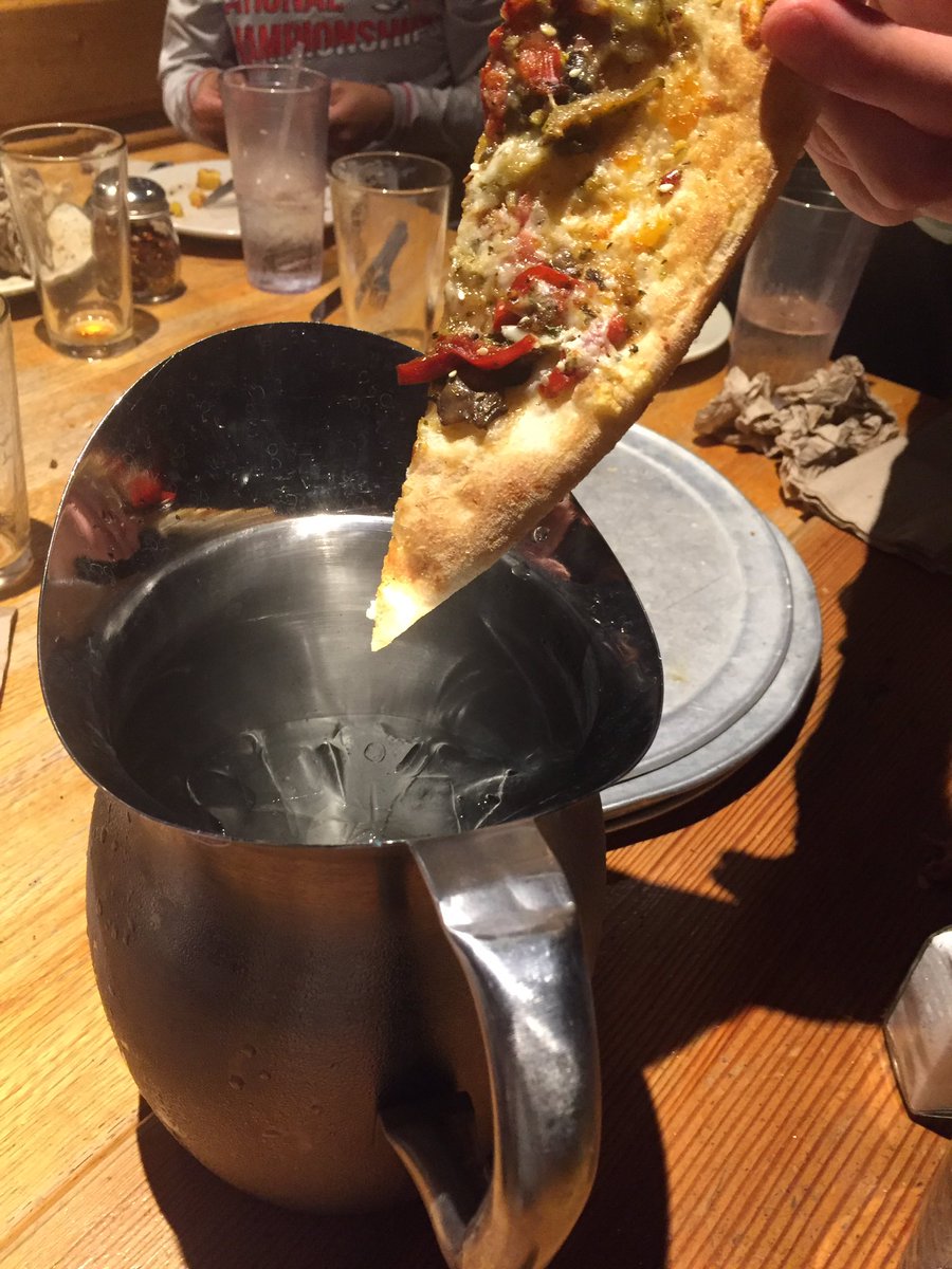 PebbleSmashers's tweet photo. Pizza for water for water for pizza. #pizza #water #pizzawater #waterpizza #wegotapitcher #thepitchergotpizza https://t.co/YrXrvBqg1Y