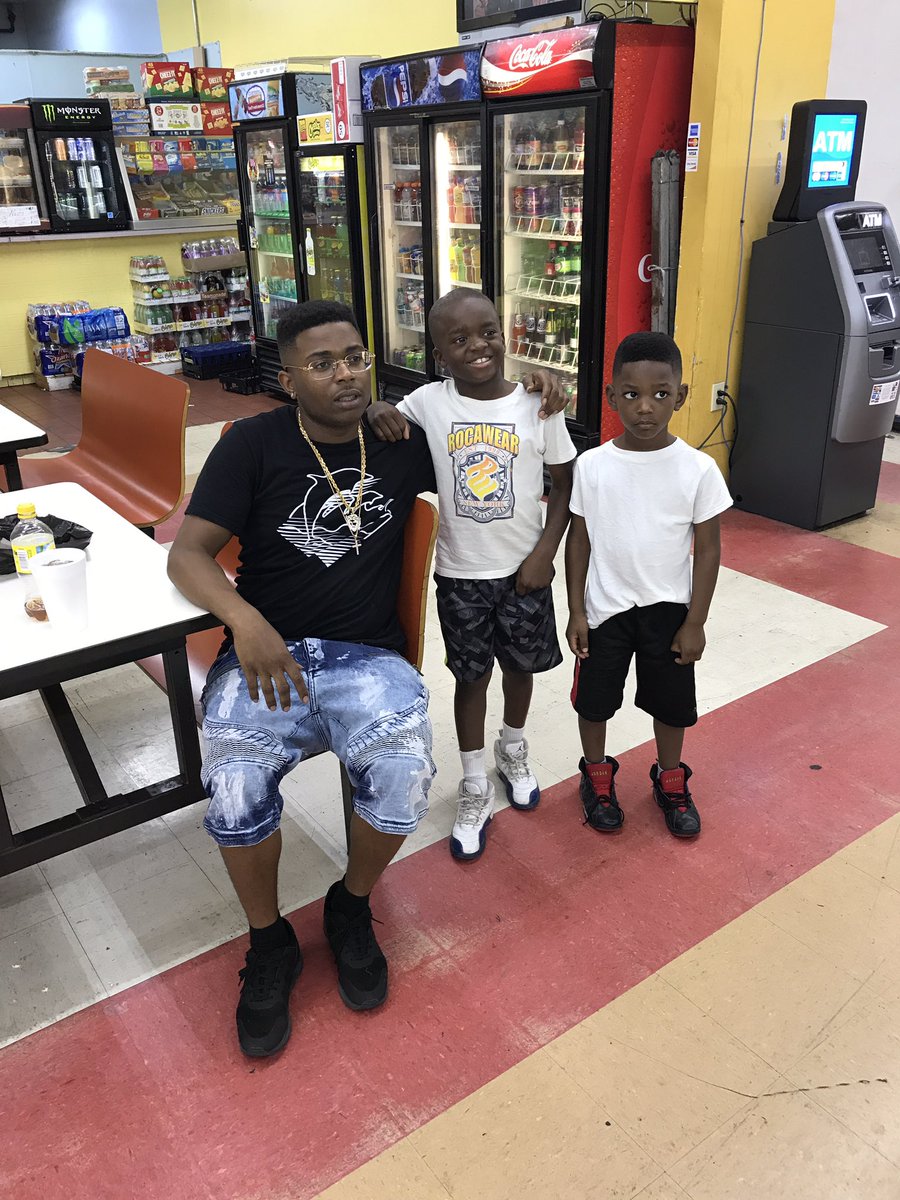 Campaign_Self's tweet photo. When you put in a public and you run into kids saying they want a picture... #CampaignW🌎RLD https://t.co/rGlg0pKtha