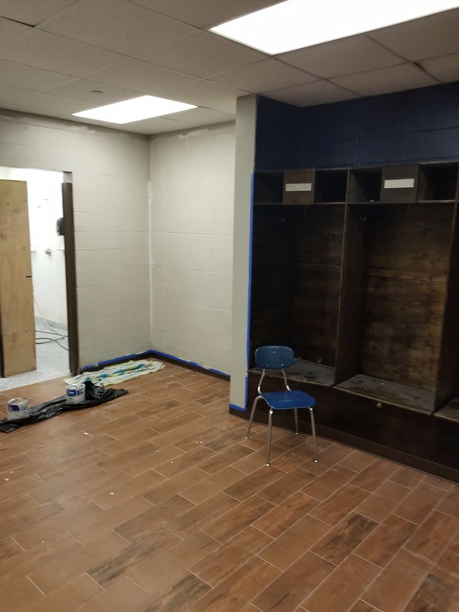 FoleyHSMBB's tweet photo. Locker Room Makeover ... Phase 1 coming to an end. Finish painting tomorrow. Phase 2 in 2 weeks. #Thankscoachmoore4tile #FoleyPride https://t.co/geivnlHnhS
