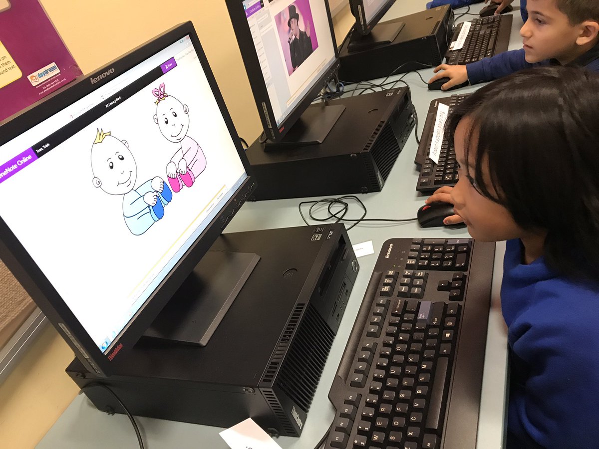 trishtran4's tweet photo. @FPS1895 kindergarten is using OneNote to create words and insert pictures #KTwhat is a noun https://t.co/bQ5Hp6ScXk