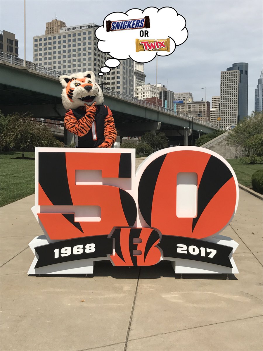 What's Who Dey's favorite chocolate bar?   Like for @SNICKERS or RT for @Twix.  You could win 🍫 & 🎟!  #Bengals50 https://t.co/Xm1trCYeWo