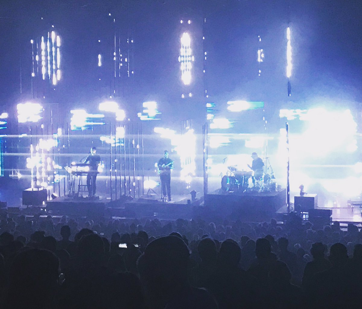 MerriweatherPP's tweet photo. First night of the American leg of the tour, and @alt_J have us all on our feet! πΊ #altJMPP https://t.co/W6b7IOAH4t
