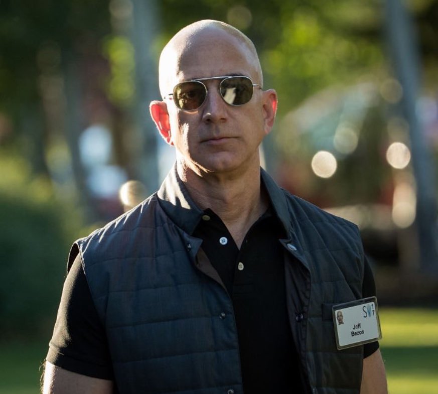 willdefries's tweet image. can you imagine being the richest man in the world and still having to wear a name tag so people know who you are