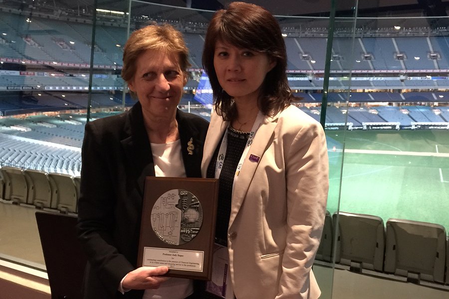 Diversity drives innovation says <a href="/UOW/">UOW</a> Deputy VC Judy Raper <a href="/uowresearch/">UOW Research</a> accepting the 2017 Chemeca Medal uow.to/twRW30dYqmo #ThisIsUOW