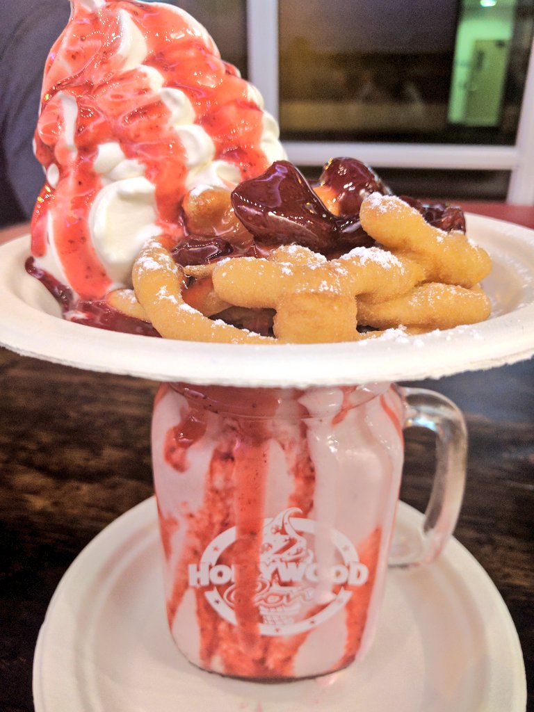 hipsterjing's tweet photo. Dessert time. @HollywoodCone, satisfied our cravings. #coralineeats https://t.co/qRxoyShfew