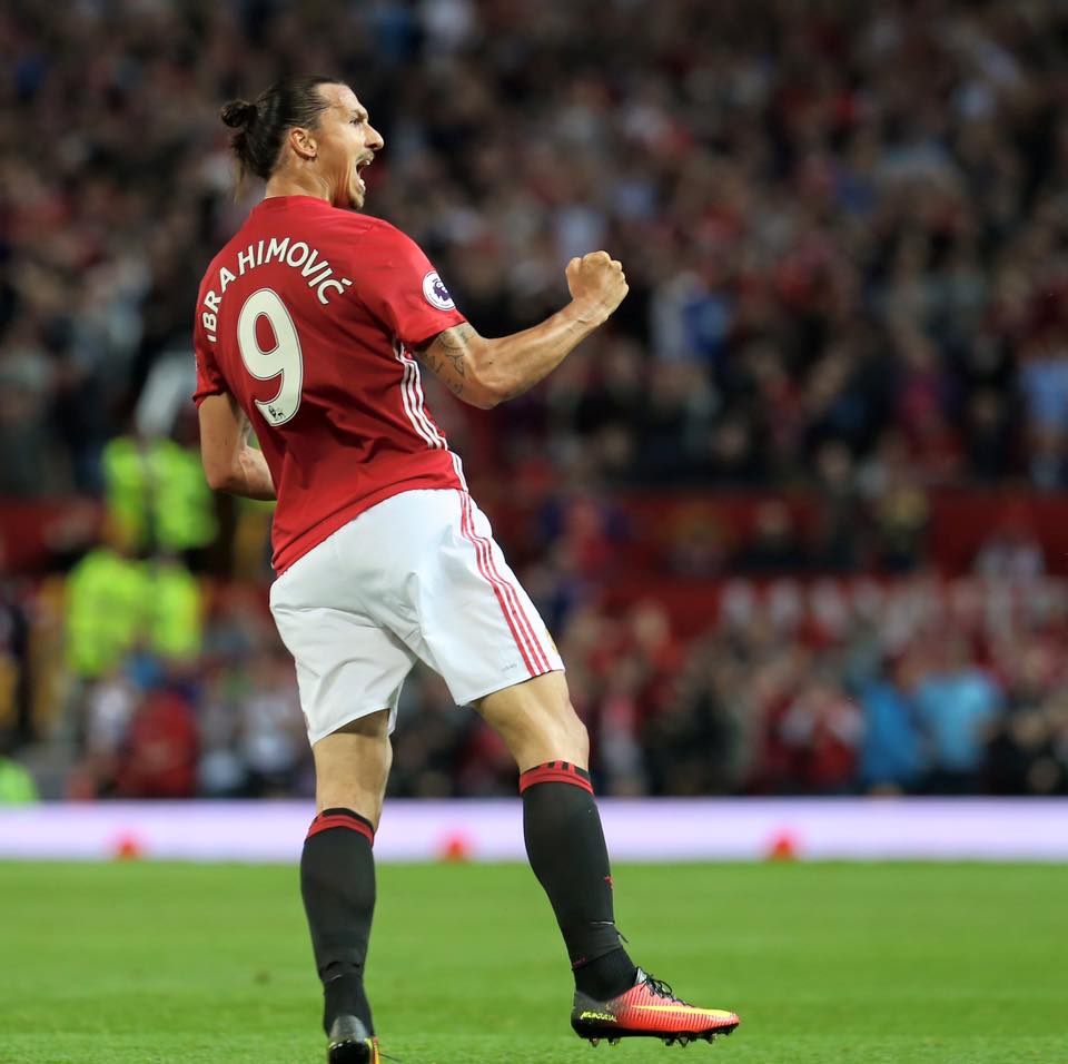 MUnitedEs's tweet photo. ¡Den retweet si desean ver nuevamente a Zlatan Ibrahimovic jugando con el Manchester United! 🔥 https://t.co/a7FaFqUk7Y
