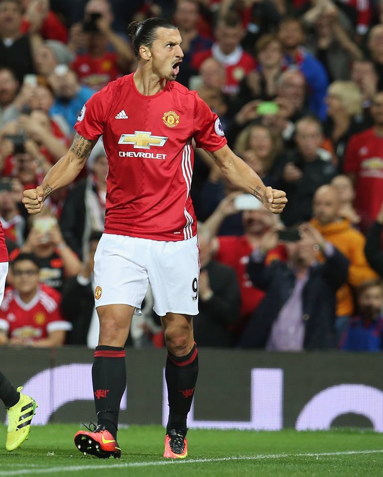 MUnitedEs's tweet photo. ¡Den retweet si desean ver nuevamente a Zlatan Ibrahimovic jugando con el Manchester United! 🔥 https://t.co/a7FaFqUk7Y