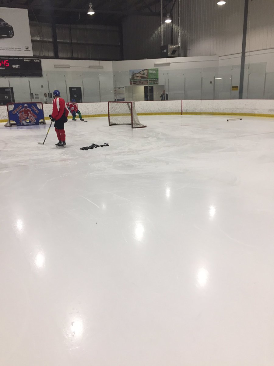 Mtassone16's tweet photo. Great session with @Marc_Pasemko6 @ryleyappelt_ @darwin_lakoduk #compete #Edges #Skills #PuttingInTheWork #Passion #JuniorReady https://t.co/Qcaare9Ne2