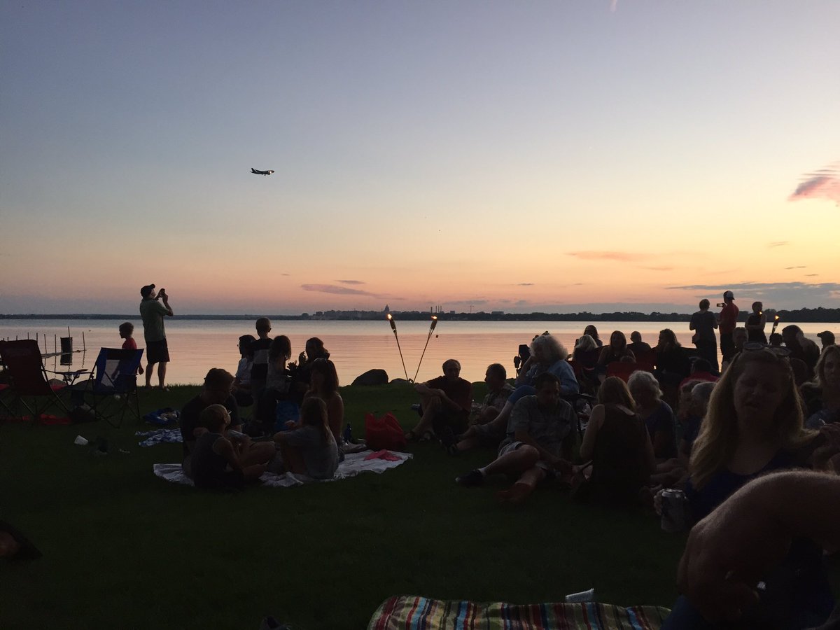 TracyONeill345's tweet photo. Sunset music with #MadSunsetLive  #Wisconsin #Madison https://t.co/4S8vga0BCY