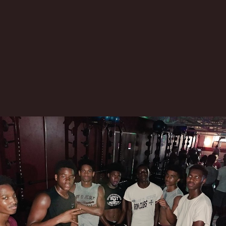 jefegokrazy's tweet photo. #lastlift #teamcamp #securethebag 💰 go to war wit my people 🏈💯 https://t.co/4Zpm7LQntO