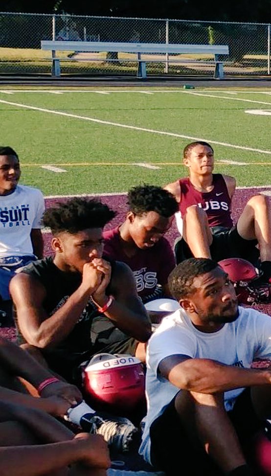 jefegokrazy's tweet photo. #lastlift #teamcamp #securethebag 💰 go to war wit my people 🏈💯 https://t.co/4Zpm7LQntO