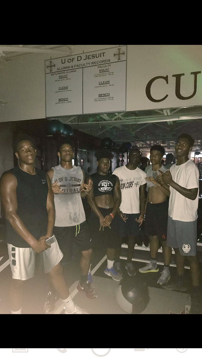 jefegokrazy's tweet photo. #lastlift #teamcamp #securethebag 💰 go to war wit my people 🏈💯 https://t.co/4Zpm7LQntO