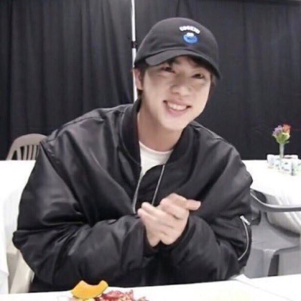 purpleNams's tweet photo. I just woke up and the first thing i did right after brushing my teeth is voting for bts on Soribada what you guys had for breakfast? https://t.co/ZRMTDnxLEg