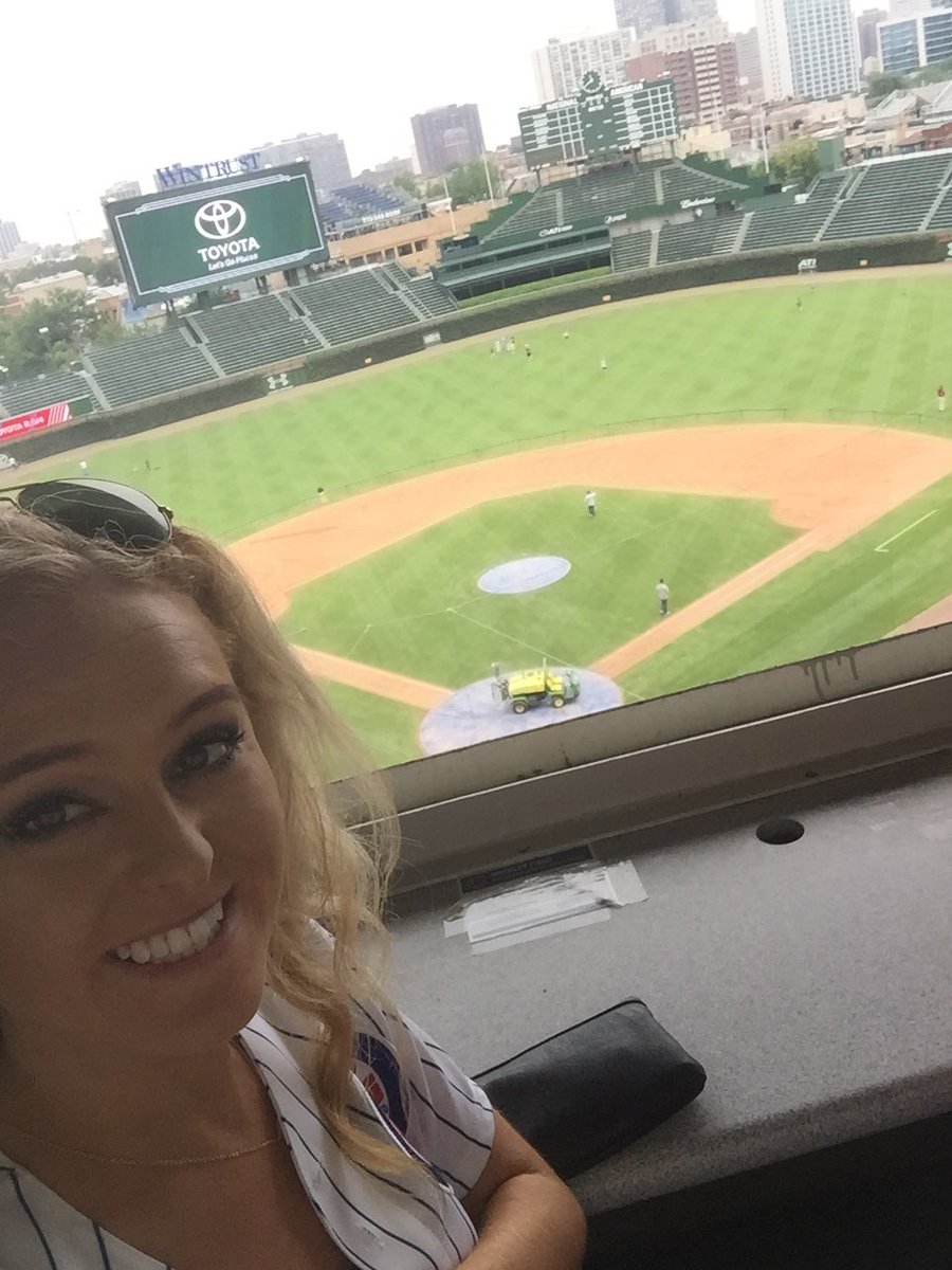 MelHughes1's tweet photo. Best day ever. Cubs day at wrigley. Cubs will down south. Talked to grandpa rossy and ryan dempster. #bestday #cubsvssox #CubsWin https://t.co/I74YZ2DmRI