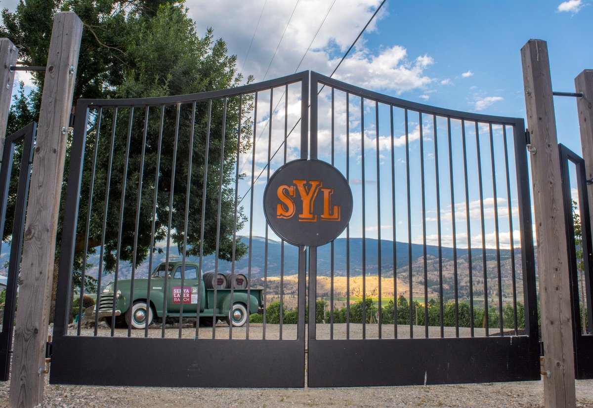 Neon_Blaster's tweet photo. What a rustic ranch #SYLsummer https://t.co/msUx0tEAE5