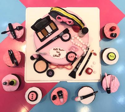 doe_mal_lay's tweet photo. Lovely cakes and cupcakes😍Wanna try???
#Doemal #foodie #findRestaurants #foodporns  #CakeGallery #awesomeness #Lovely #cakes #cupcakes https://t.co/H3PUjAAMFv