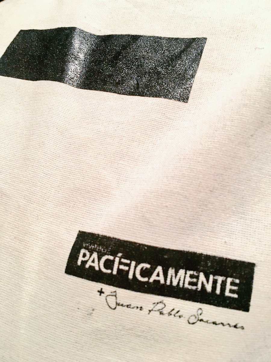 camilogvillegas's tweet photo. La colección #VolverAComenzar @juansocarrasy su impronta fue impecable, su cierre épico,TODOS podemos construir 🇨🇴distinta #Moda #Cultura 💪🏻 https://t.co/aZSQ2I5Zv5