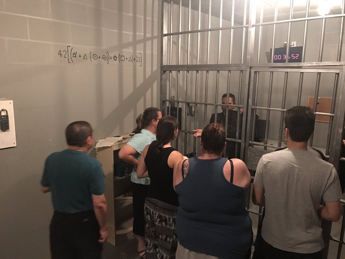 EscapeRegina's tweet photo. A special visit in Prison with @RealMindReader #EscapeRegina #CreativeConjuring #WillYouEscape #LockedUp #mentalist #Seeyqr @ReginaCadabra https://t.co/3jobQ43Ksp