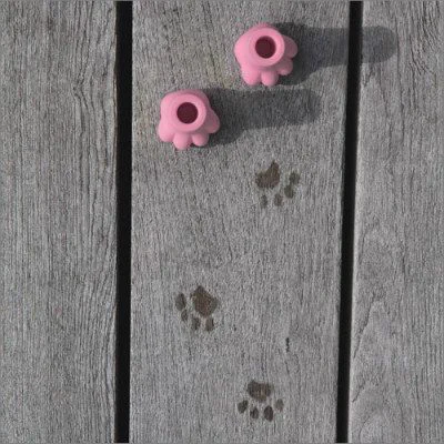 これは可愛すぎるww傘を立てると猫の足跡が残るすべり止めキャップが可愛い！