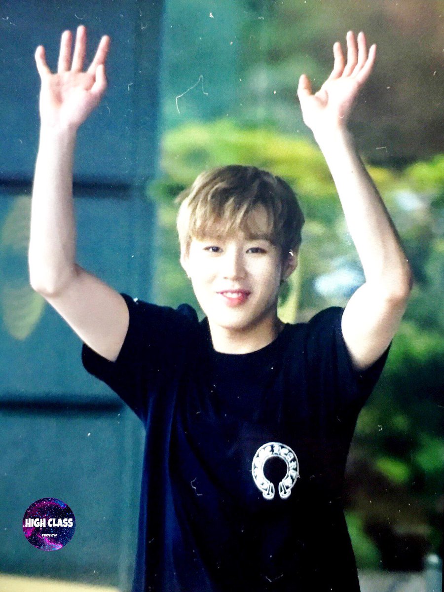 highclass940322's tweet photo. ☁ preview 
170728 해투 출근 빛이나는 성운이 💖 #성운 #하성운 #워너원 #SUNGWOON #WANNAONE https://t.co/5hxbnrb7HD