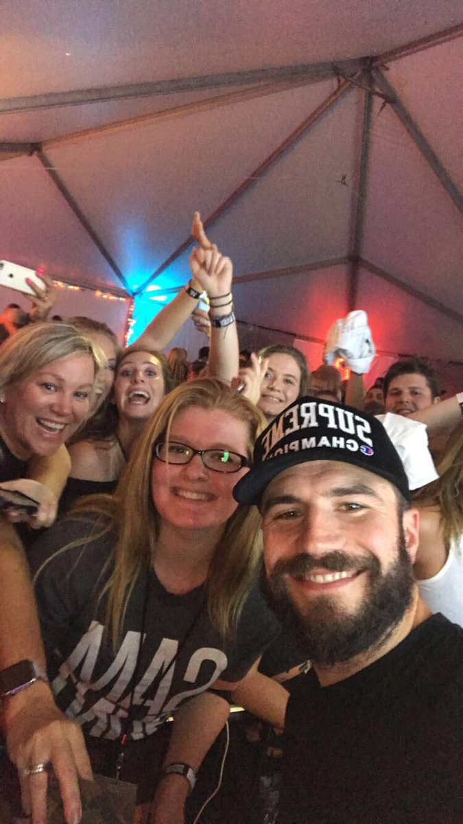 lauren_schnoor's tweet photo. so worth the 11 hour drive 😍😍😍 @SamHuntMusic https://t.co/PuKXQYVDxr