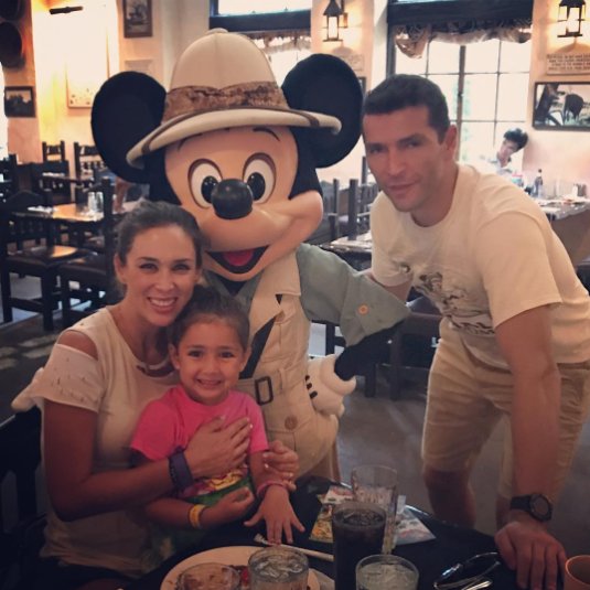 JBR_Colombia's tweet photo. π via #Instagram @jackybrv Saludando al mero mero!!! #MickeyMouse @waltdisneyworld #juntosendisney #familyfirst #happyme @mft07 #MiniJacky https://t.co/Llae40lXbI
