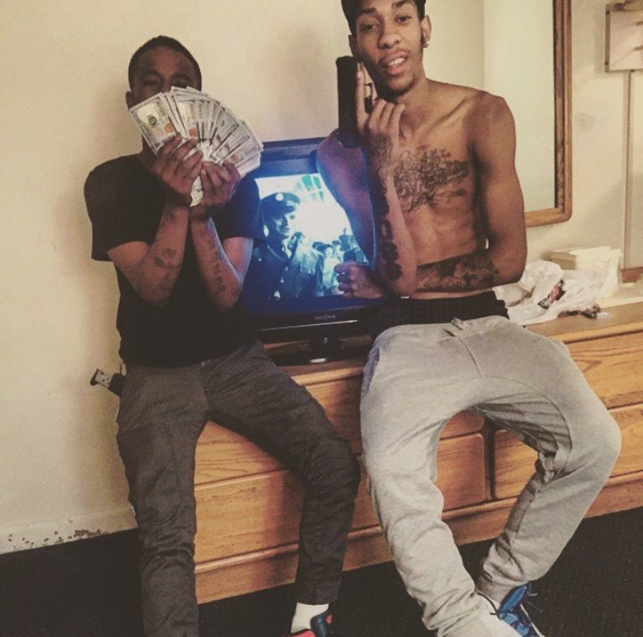 1StoppHatnn's tweet photo. Letter Just Came In From My Right Hand , He Told Me Stamp Him 😂 Free My Round 🤞🏽🖤🔓 #FreeBayBay https://t.co/Dm8SJ97N7X