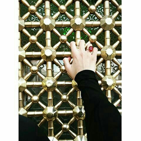 ⇝╭✶╮⇜

🌹🍂

رغم العقبات والمسافات المُتعبة ، يبقى الدّعاءُ بلسمًا !
وتبقى "ياربّ" حبلًا يقرّب كلّ بعيدٍ ومُحال 🌸🌿"..