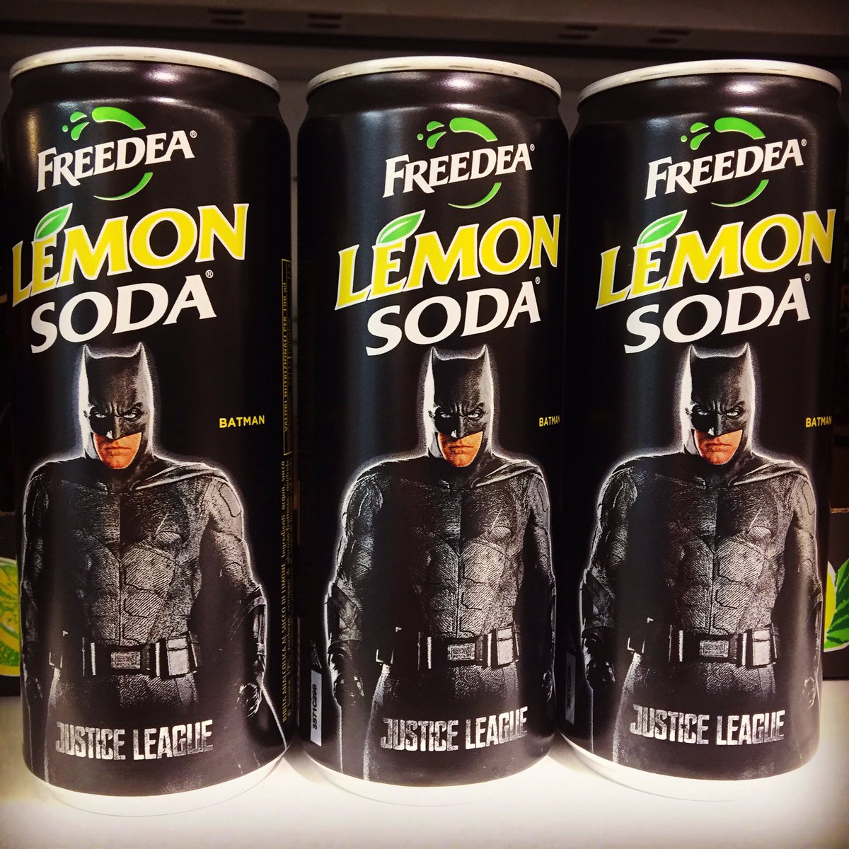 ziicafe's tweet photo. ミラノのスーパーを5軒ハシゴしてやっとゲットしたジャスティスリーグの初バットマングッズ! #freedea #lemonsoda #justiceleague #batman #batmancollection #milano #バットマン #ジャスティスリーグ https://t.co/7wcHKRGJwM