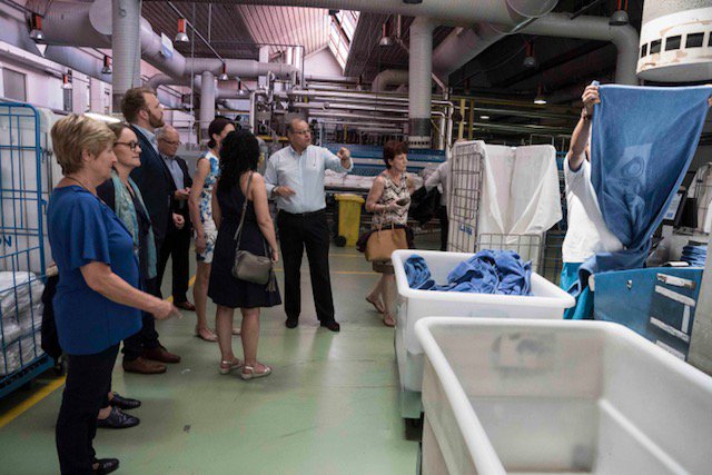 ILUNION's tweet photo. De la mano de @IgnacioVelo, representantes de @workabilityintl han visitado nuestras lavanderías industriales, líderes en el sector ✌️✌️✌️ https://t.co/j5pJlKimME