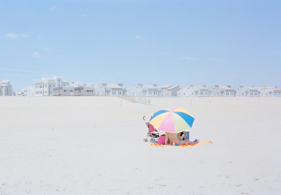 Fisheyelemag's tweet photo. [#PORTFOLIO] La #plage de Far Rockaway dans l'objectif de #WardRoberts ☀⛱

🔎 → https://t.co/cA3fDL6ktE

Photo: © Ward Roberts https://t.co/J0fTdVT3IW