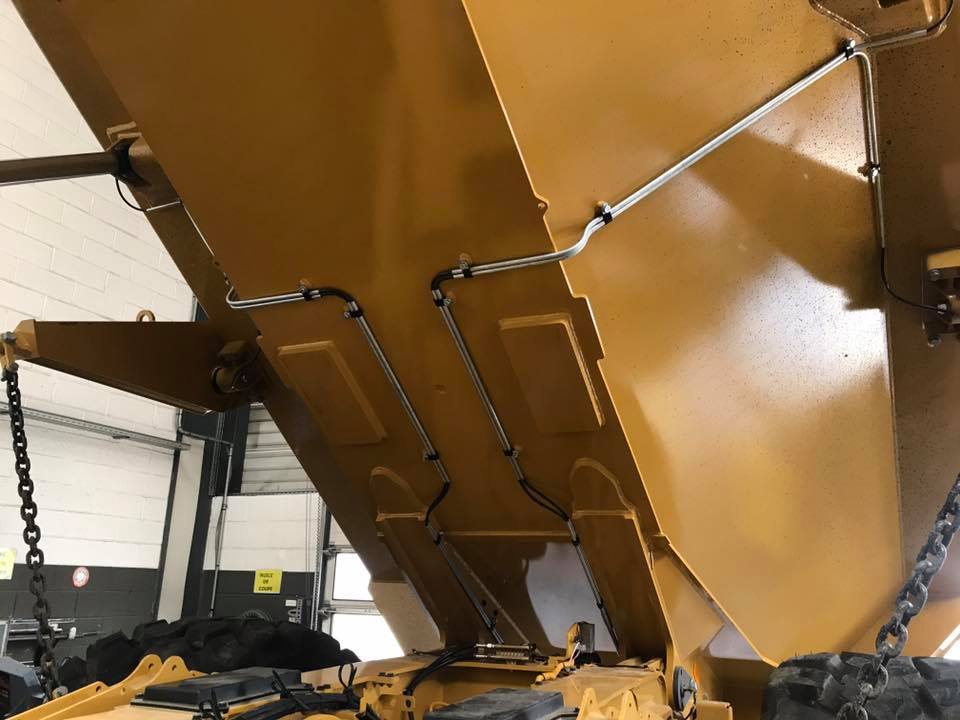 T_Bernesga's tweet photo. Installation of automatic greasing system Groeneveld Twin 3 to #caterpillar 730C2. #groeneveld #twin #efficiencyatwork https://t.co/dC8pZeC7tQ