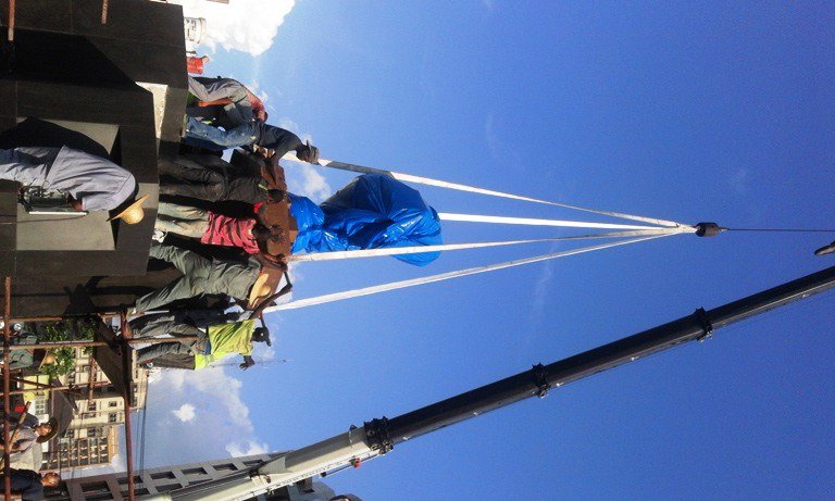 bola2016's tweet photo. #Kabila inaugure au rond-point #Forescom le mémorial du soldat congolais, alors que celui-ci ne peut par son salaire subvenir à ses besoins. https://t.co/1AAdGQm54Z