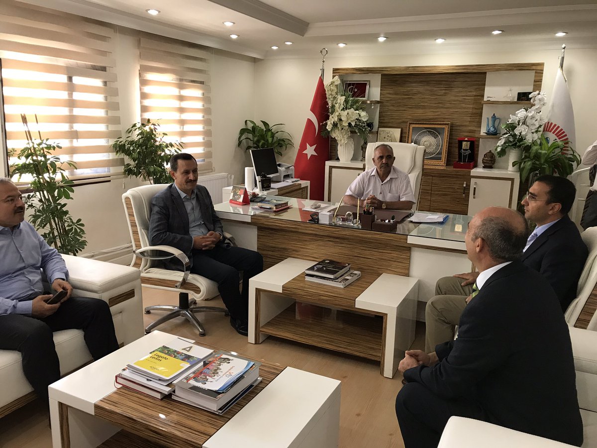 Emrullah İŞLER (@emrullahisler) on Twitter photo Göreve yeni başlayan Ayaş Belediye Başkanımız Burhan Demirbaş'ı ziyaret ettik. Göreve yeni başlayan Ayaş Belediye Başkanımız Burhan Demirbaş'ı ziyaret ettik.