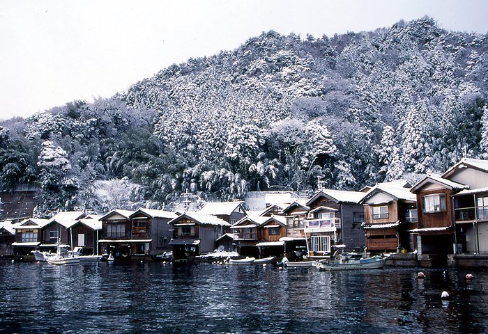 TourankApp's tweet photo. Ine Town in Kyoto, a traditional fishing town living by the sea. #Japan #kyoto #travel #fishing #Town #FridayFeeling #Japanese #seaside https://t.co/hnMb8PkbBY