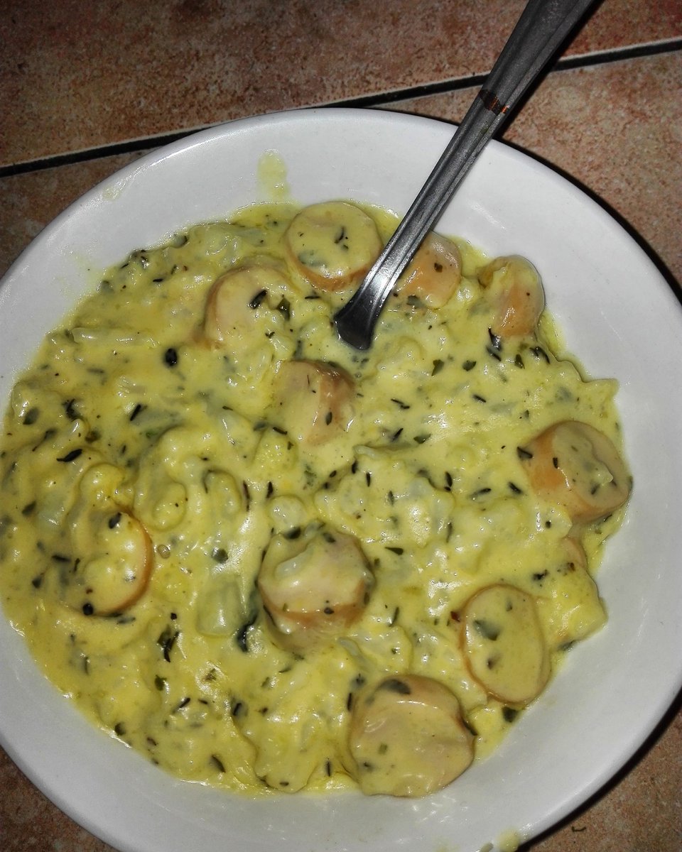 LincolnShaleen's tweet photo. This was my dinner last night. It was so delicious and 100% quilt free. Cauli make and cheese with simply chicken sausage. #healthyeating https://t.co/1uyNp8HKbw