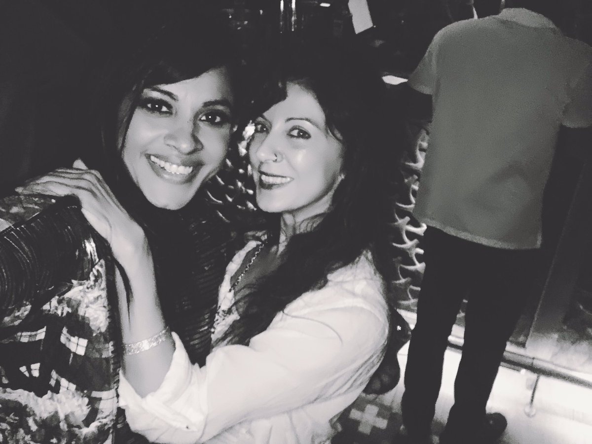 To have the kind of friends that dance to your music, literally, is something to be grateful for!

#FridayFeeling #AboutLastNight