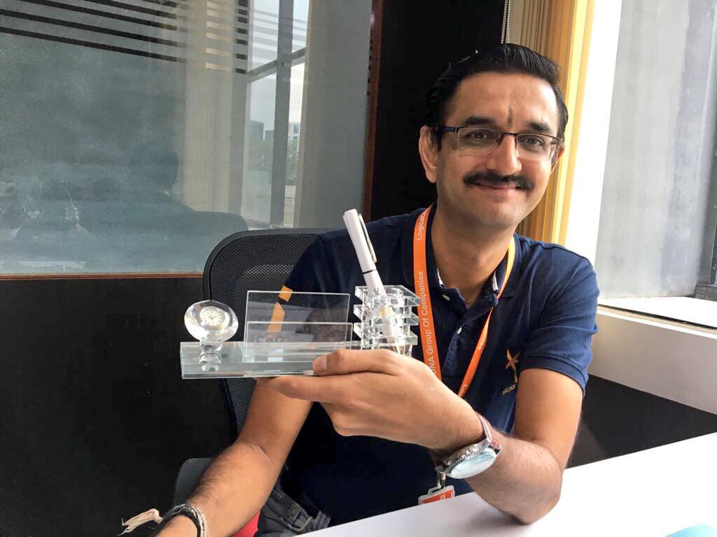 anil_marali's tweet photo. @limaye_rahul @8_niteen @ahjoshi @AnuradhaIB @SarbasisBanerj2 @SAPIndia @SAPBusinessOne @NitinParanjape @Erwan_philippe @miteshrgandhi @Sku890 @MFahadHafeez @satishkumarm @Nikita_g026 @fzaidi_78 @limaye_rahul nice picture!Cheers!!👍👌👌
keep smiling✨ https://t.co/wyagYgVpy6
