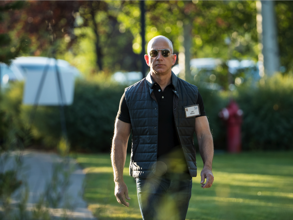 RealGoReala's tweet photo. #Boss -> Amazon Founder Jeff Bezos Is Now The Richest Person On Earth ~ Worth US$98… https://t.co/xG3YLIg65v https://t.co/z5gYprcQad