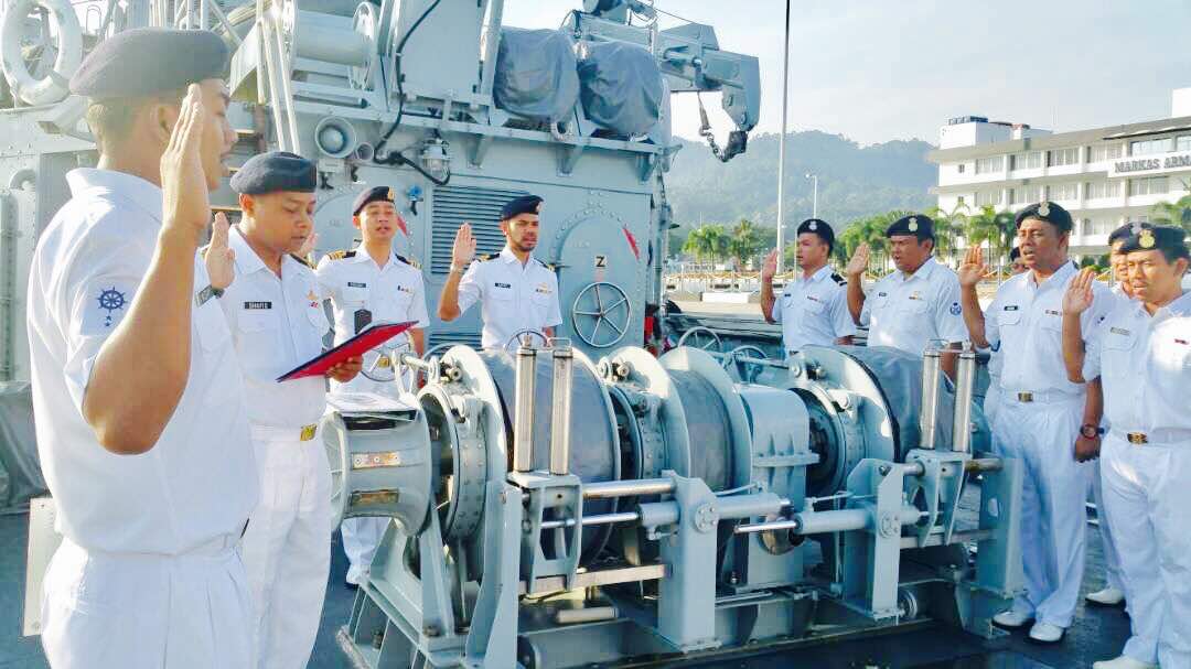 KDMAHAMIRU's tweet photo. Ikrar Bebas Rasuah oleh warga @KDMAHAMIRU
#NavyPeople
#AntiRasuah
#Kebanggaan
@mykamarul @roslan1531 @tldm_rasmi @HqDmw @SPRMMalaysia https://t.co/Nhf0W56Zqx