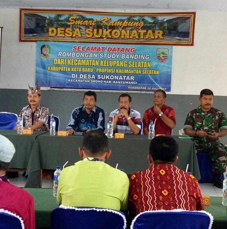 Kunjungan Study Banding Kec. Kelupang Selatan Kab. Kota Baru Kalsel di Ds. Sukonatar Kec. Srono
<a href="/a_azwarnas/">Abdullah (Azwar Anas)</a> 
<a href="/suyono_gatot/">Gatot Suyono</a> 
<a href="/Kec_Sronobwi/">Kecamatan Srono</a>